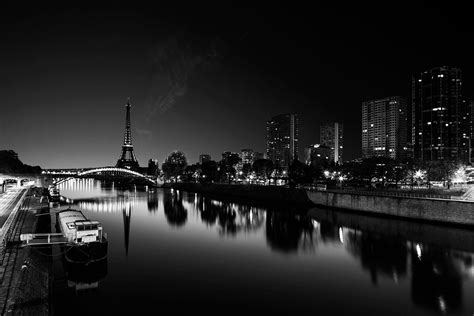 Black & White Paris Wallpaper