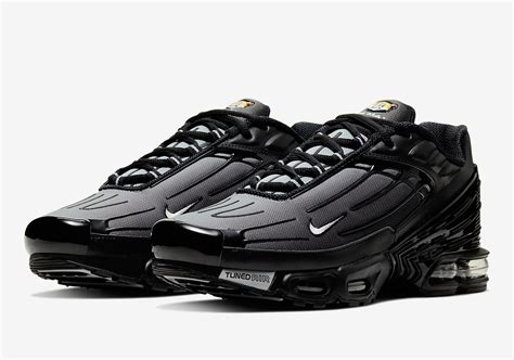 Nike Air Max Plus 3 Triple Black CJ9684-002 Release Date | SneakerNews.com