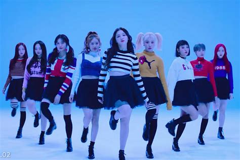 Momoland's 'Bboom Bboom' Video Passes 200M Views on YouTube