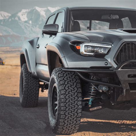 DIY Baja Style Toyota Tacoma Prerunner Built to Go Places - offroadium.com