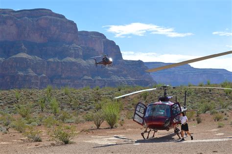 Helicopter Tour of the Grandy Canyon - Sundance Helicopters | Life of Man