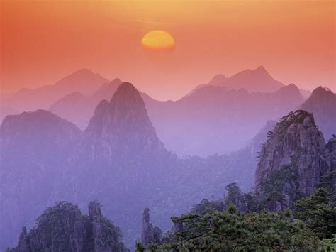 Sunrise+Over+the+Huangshan+Mountains,+China.jpg (image)