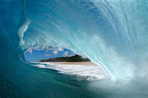 Hawaii's spectacular ocean waves – in pictures | US news | The Guardian