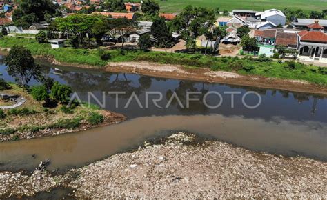 PENCEMARAN DI SUNGAI CITARUM | ANTARA Foto