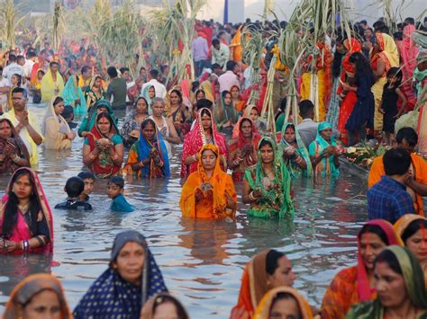 Chhath Puja 2021 Devotees Offer Prayers to Sun Chhath Puja Photos from ...