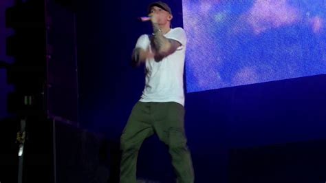 EMINEM - LIGHTERS (Live In Auckland) - YouTube