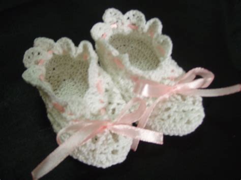 Crochet Pattern for Baby Booties ~ Free Crochet Patterns