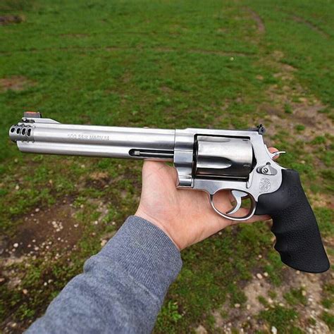 Smith and Wesson Magnum 500; 8" barrel, 5 - 0.5 cal. cartridge, 5 ...