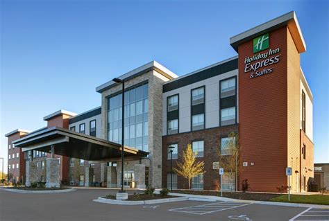 Holiday Inn Express And Suites Milwaukee - Brookfield Hotel (Brookfield ...