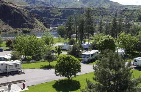 Best Camping in Montana: 10 Campgrounds, RV Parks & Resorts for 2021