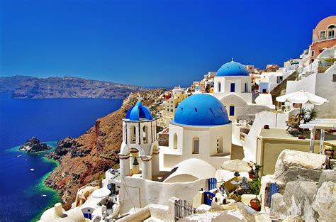 Let's discover the Colored Beaches of Santorini | My Rental Homes