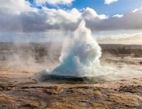 Premium Photo | Strokkur geysir iceland