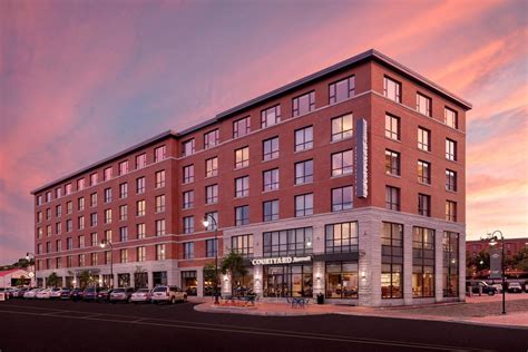 COURTYARD BY MARRIOTT PORTLAND DOWNTOWN/WATERFRONT - Updated 2022 ...