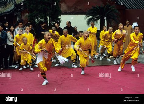 Shaolin monks hi-res stock photography and images - Alamy