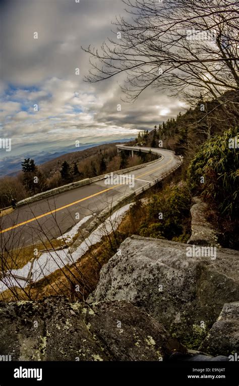 linn cove viaduct during winter Stock Photo - Alamy