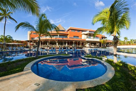 Barceló Bávaro Palace reconocido mejor hotel para familias en 2020 ...