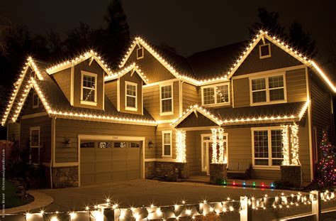 Outdoor Christmas Lights Ideas For The Roof