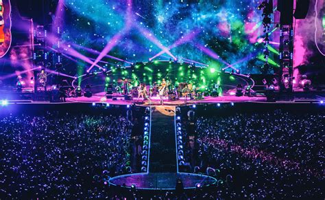 Coldplay's Concert Tour Movie Shows 'A Head Full of Dreams' Lighting Up ...