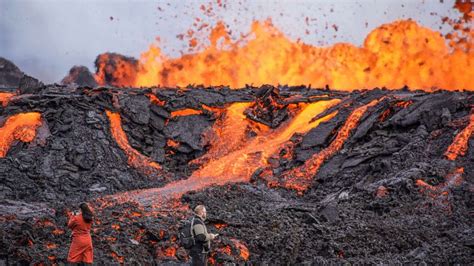 Iceland volcano erupts amid series of earthquakes