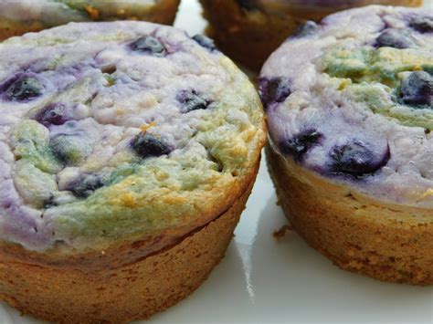 Blueberry banana cream cheese muffins - Drizzle Me Skinny!