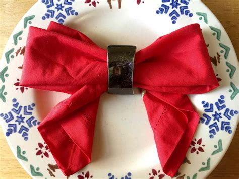 5 Easy, Festive Napkin Folds for the Holidays