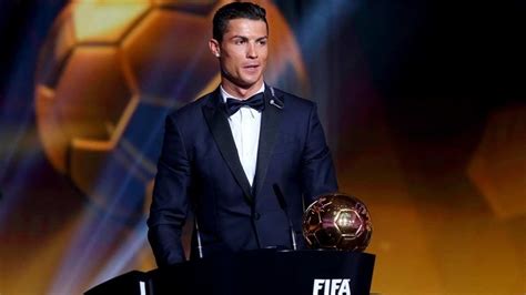 ЗОЛОТОЙ МЯЧ 2017 В HD CR7 WIN | GOLDEN BALL 2017 IN HD - YouTube