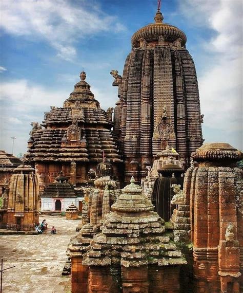 Lingaraja Temple, Bhubaneswar | Indian temple architecture, Ancient ...