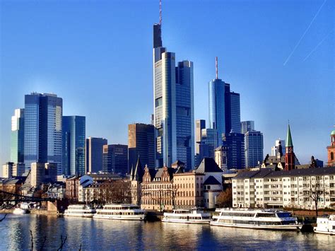 Frankfurt am Main, modern city between the vineyards - Stylish Travel Tips