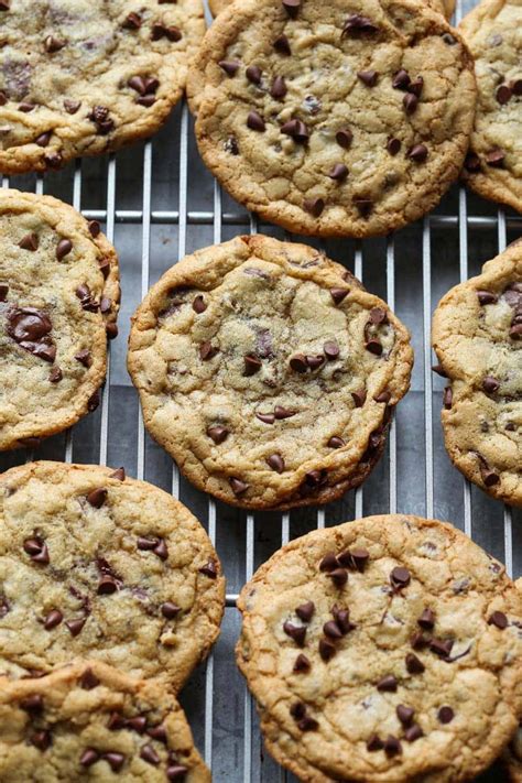 Crispy Chewy Chocolate Chip Cookies - Cookies and Cups