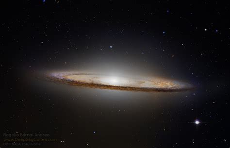 This new Hubble photo of the Sombrero Galaxy : r/spaceporn