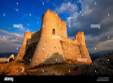 Rocca Calascio, Abruzzo National Park, Calascio village l'Aquila ...