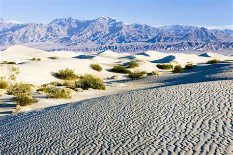 Stovepipe Wells Sand Dunes, Death Valley National Park, Californ Stock ...