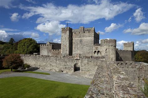 Cahir Castle - Love Ireland