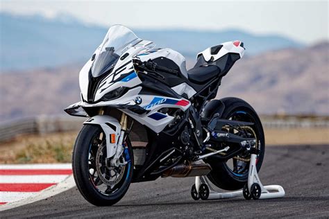 BMW put the brakes on S1000RR delivery