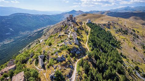 Rocca Calascio, the highest mountaintop fort in Italy - Domuspanorama