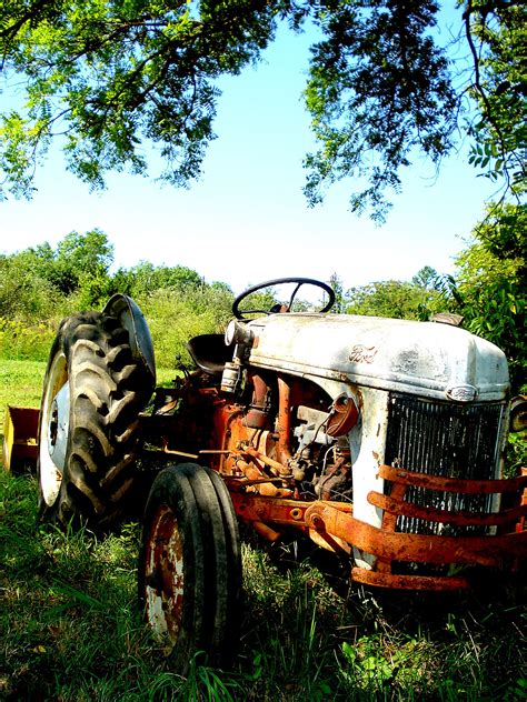 Old Tractor Wallpaper