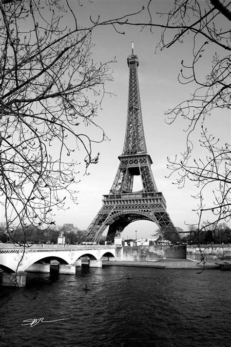 Black and white - Eiffel Tower print | Paris black and white, Eiffel ...