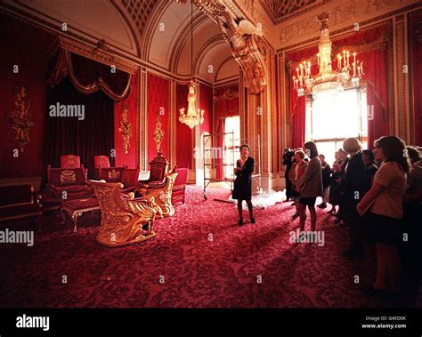 Buckingham palace throne room hi-res stock photography and images - Alamy