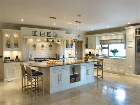 15 Delightful Kitchen Designs With Marble Flooring For Luxurious Look