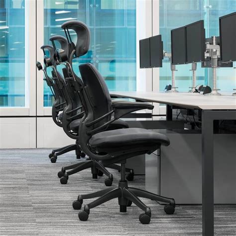 Ergonomic Executive Chair with Headrest | Humanscale