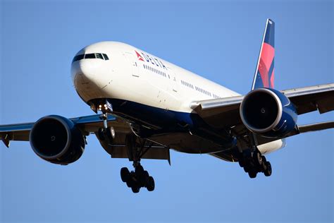 File:Delta Air Lines, Boeing 777-200, N704DK - NRT.jpg - Wikimedia Commons