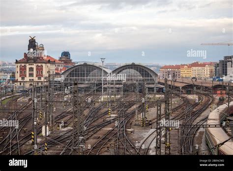 PRAGUE, CZECHIA - NOVEMBER 2, 2019: Main hall of Prague main train ...