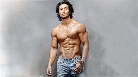 Tiger Shroff Bio, Height, Weight, Age, Family, Girlfriend And Facts ...