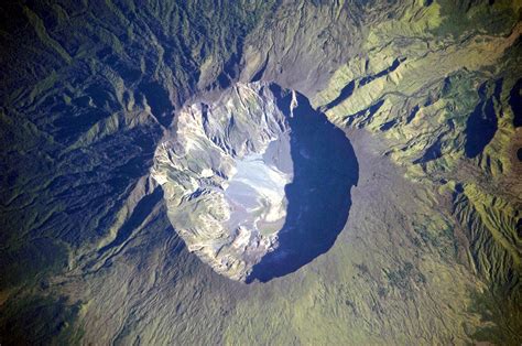 File:Mount Tambora Volcano, Sumbawa Island, Indonesia.jpg - Wikipedia ...