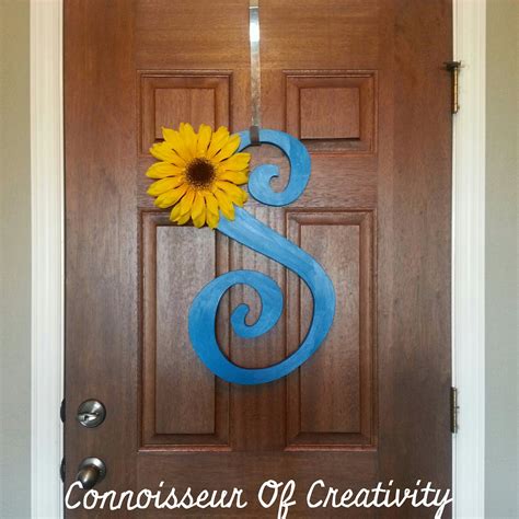 Connoisseur of Creativity: Initial door hanger wreath