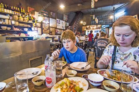 Family enjoys the meal in an old chinese restaurant – Stock Editorial ...