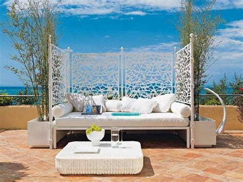 Romantic Outdoor Canopy Beds