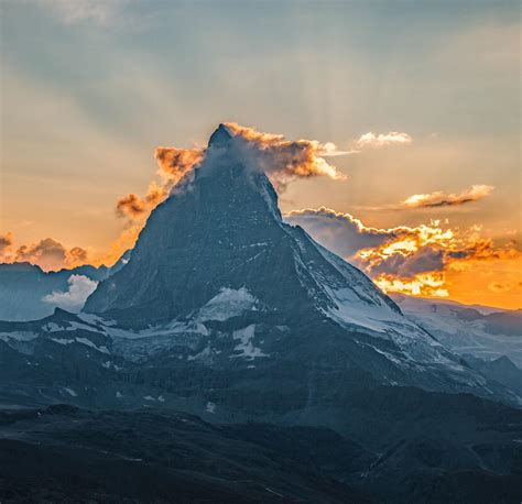 Expose Nature: Famous „Toblerone Mountain“ Matterhorn in Switzerland ...