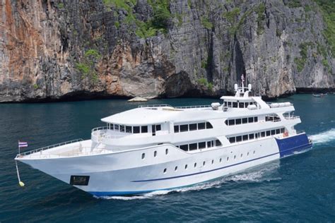 Phi Phi Islands Big Boat Tour – Semplice Phuket Tours