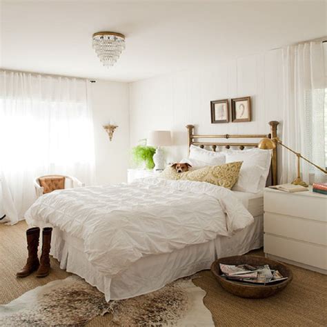 Decorating Bedrooms With White Walls